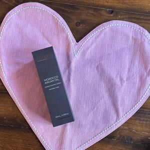 Goddess Argan Oil Conditioning Spray in Black